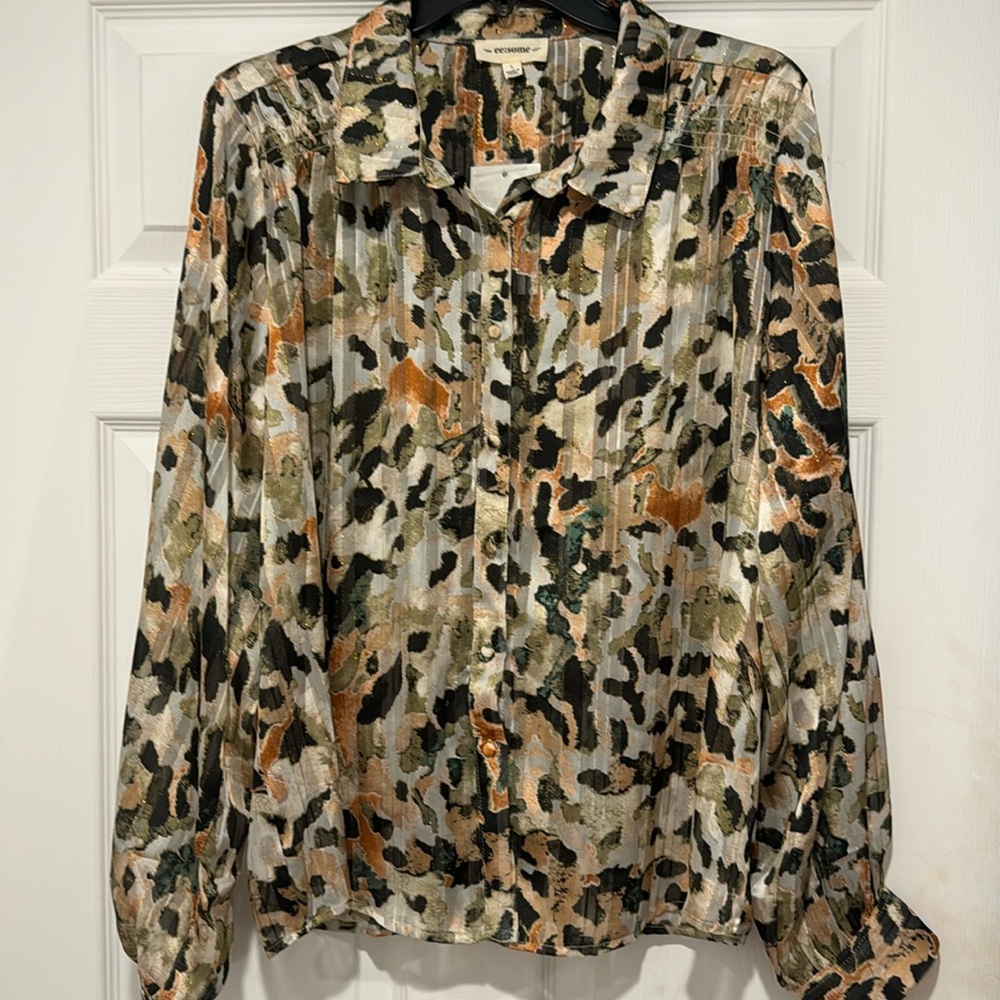 Women’s size Large (fits like XL) patterned blouse